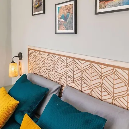 Modern 5 Mins Walking To The Santuary 아파트 파티마